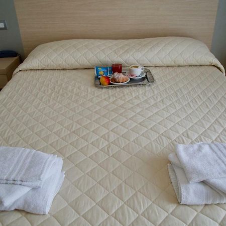 Hotel Etoile Rimini Buitenkant foto