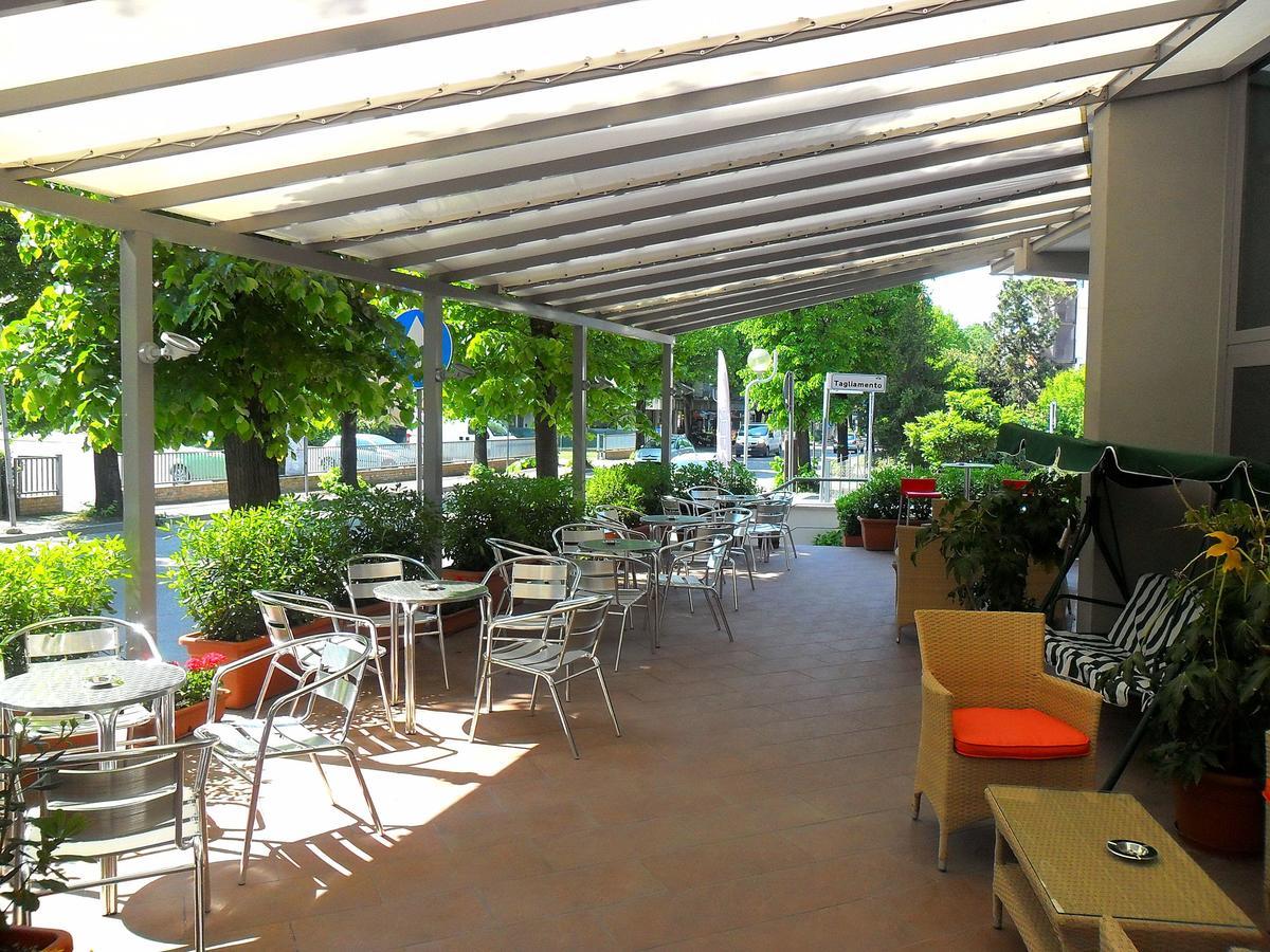 Hotel Etoile Rimini Buitenkant foto