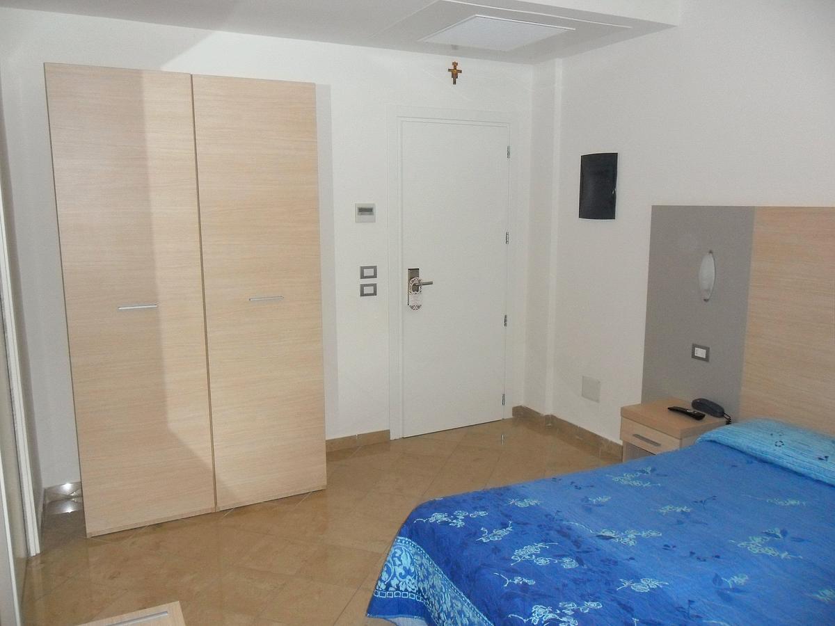 Hotel Etoile Rimini Buitenkant foto