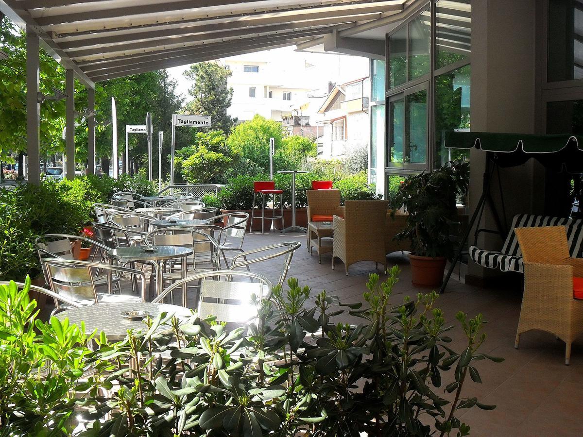 Hotel Etoile Rimini Buitenkant foto