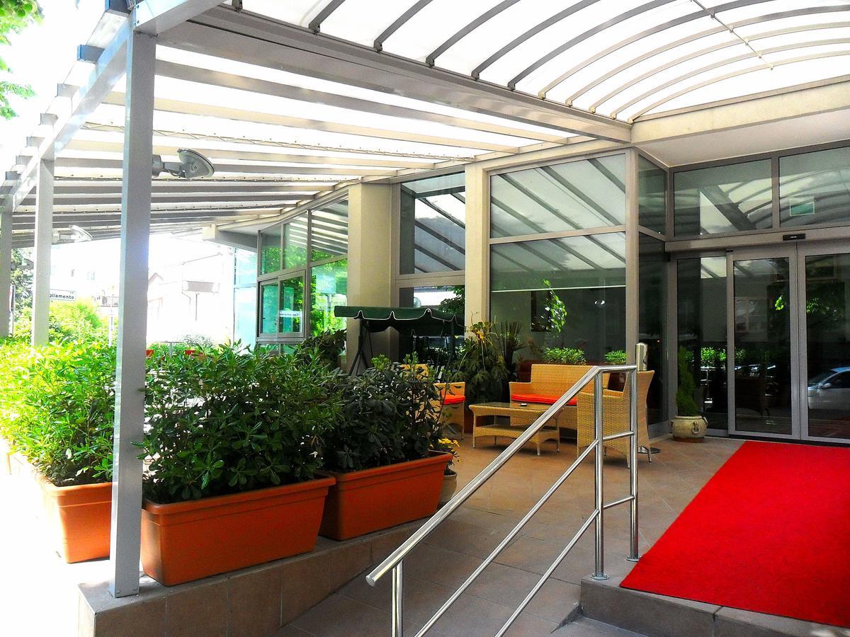 Hotel Etoile Rimini Buitenkant foto