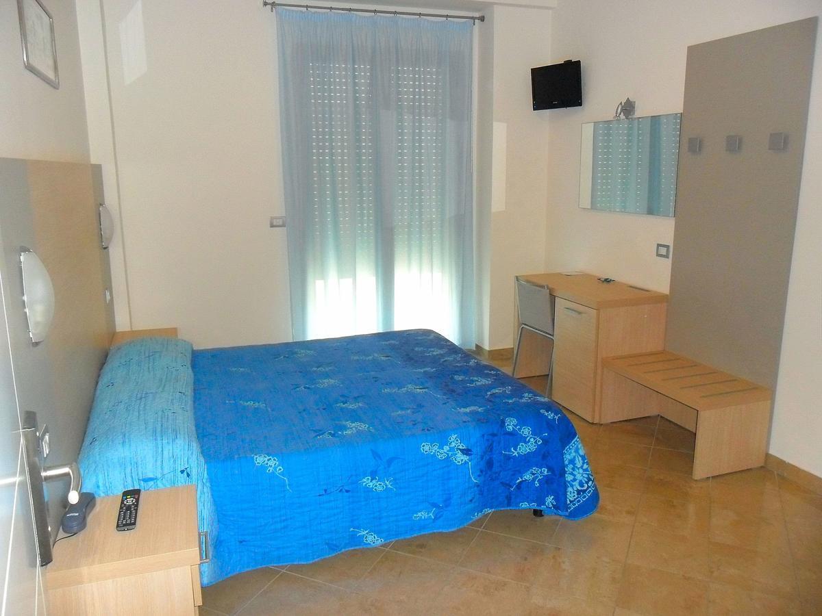 Hotel Etoile Rimini Buitenkant foto