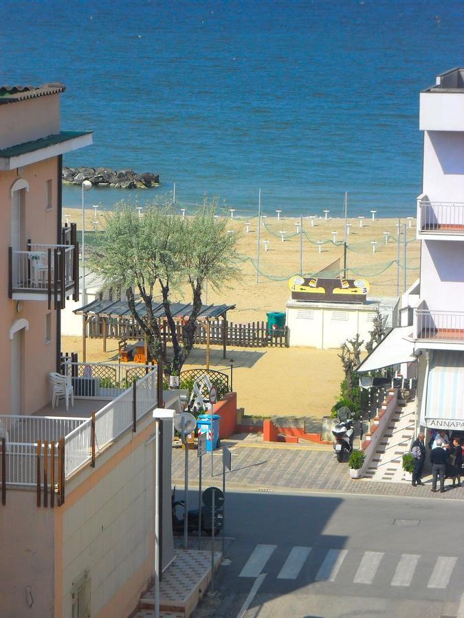 Hotel Etoile Rimini Buitenkant foto