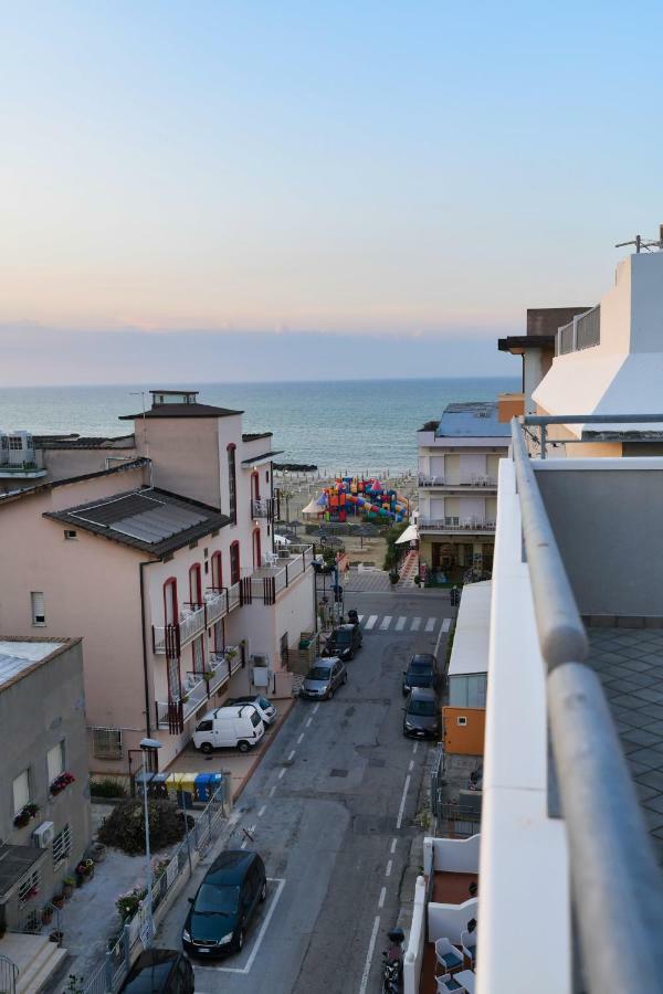 Hotel Etoile Rimini Buitenkant foto