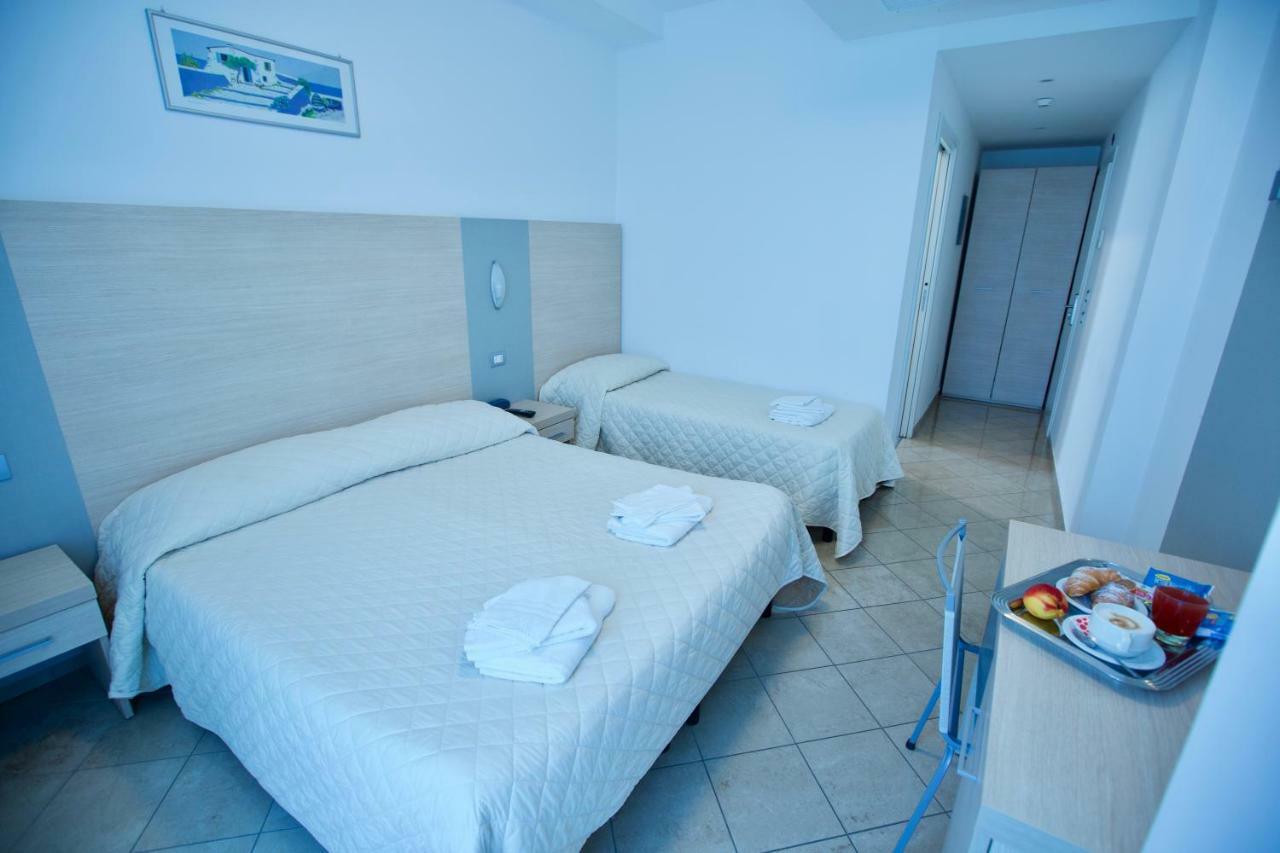 Hotel Etoile Rimini Buitenkant foto