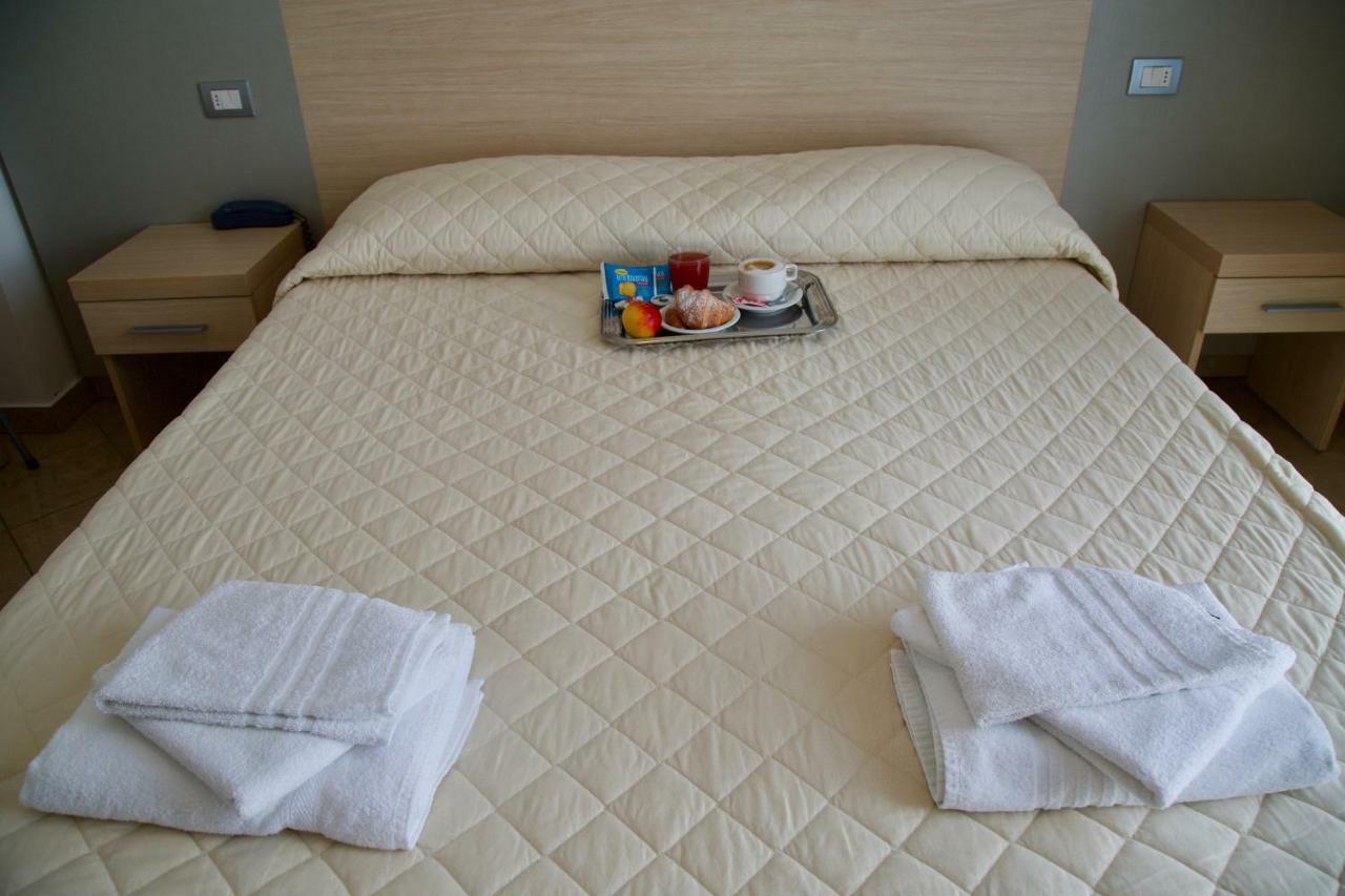 Hotel Etoile Rimini Buitenkant foto