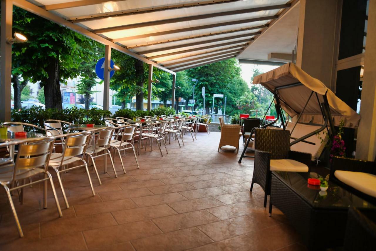 Hotel Etoile Rimini Buitenkant foto